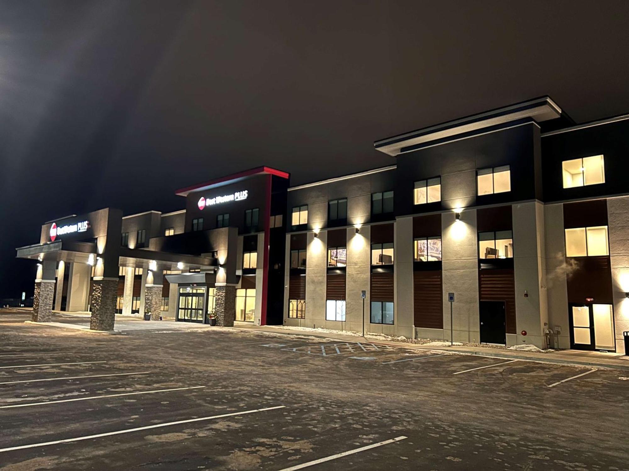 Best Western Plus Marquette Hotel & Suites Екстериор снимка