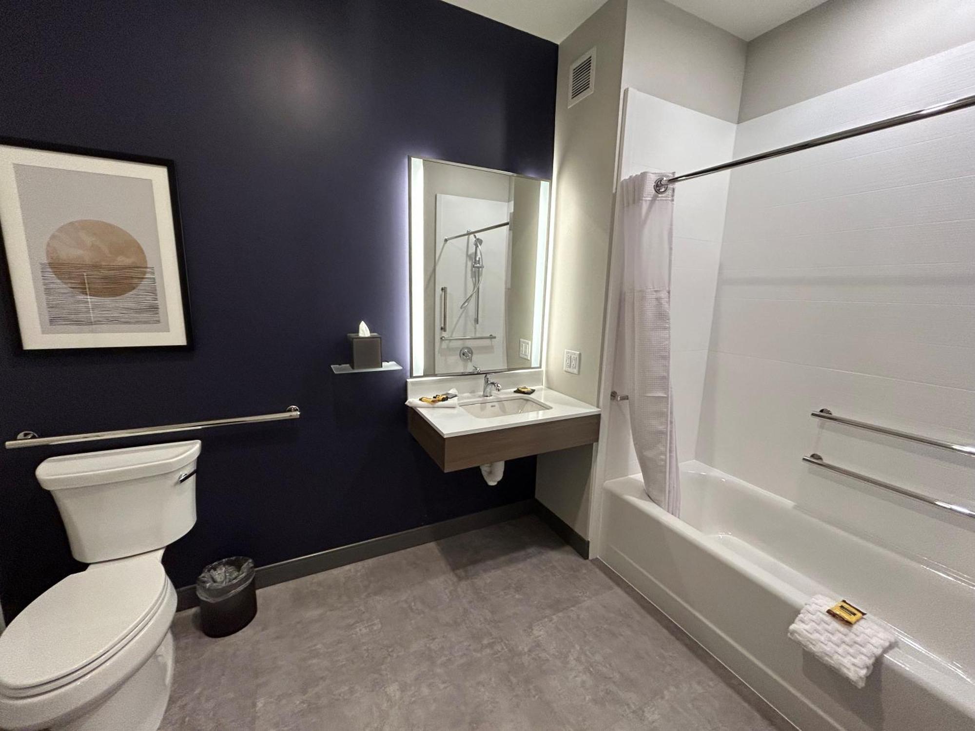 Best Western Plus Marquette Hotel & Suites Екстериор снимка