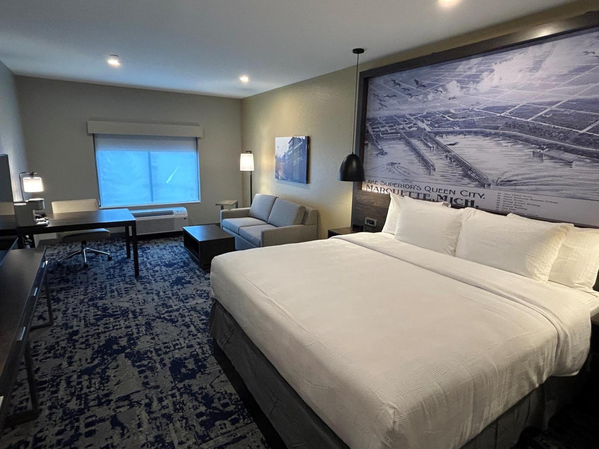 Best Western Plus Marquette Hotel & Suites Екстериор снимка